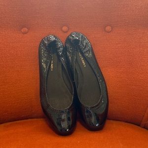 Donald J Pliner black patent leather flats size 7